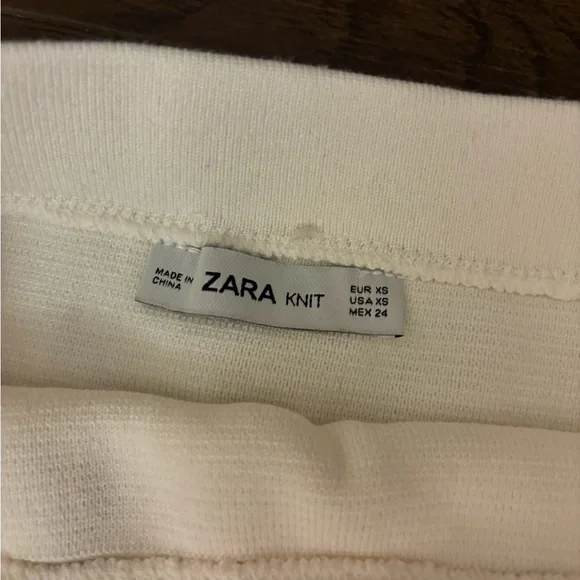 ZARA cream knit mini skirt with pockets - Picture 2 of 3